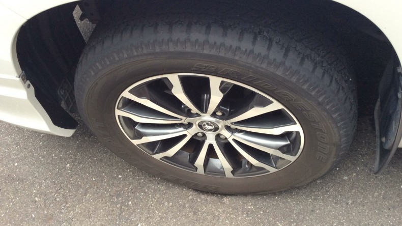 タイヤホイール前