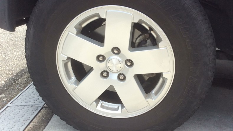 タイヤホイール前