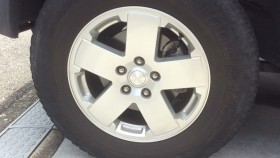 タイヤホイール前