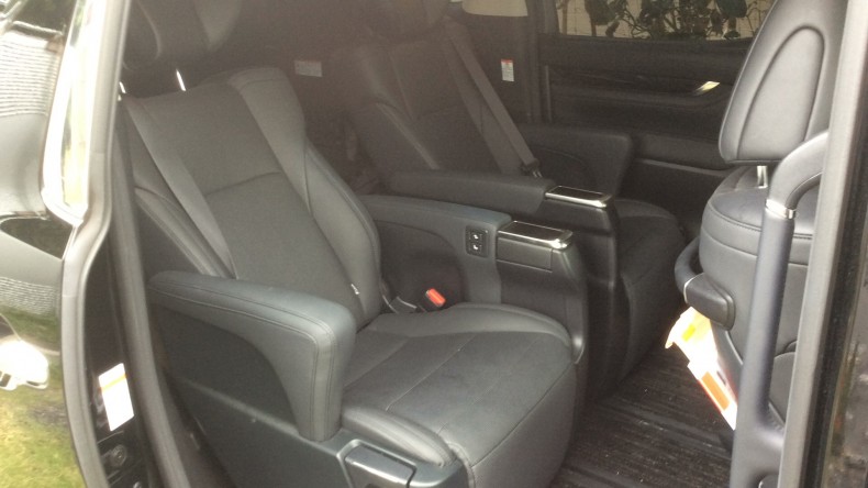 内装後方シート