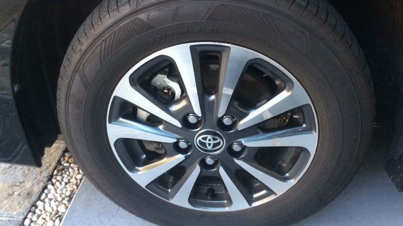 タイヤホイール前