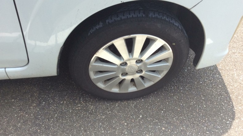 タイヤホイール前