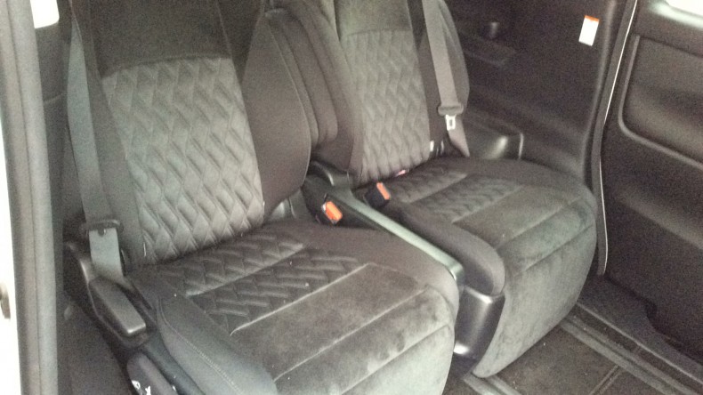 内装後方シート