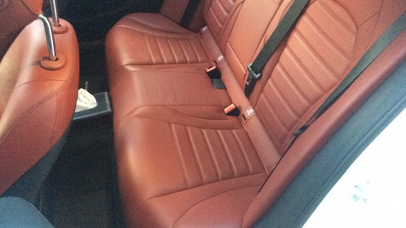 内装後方シート