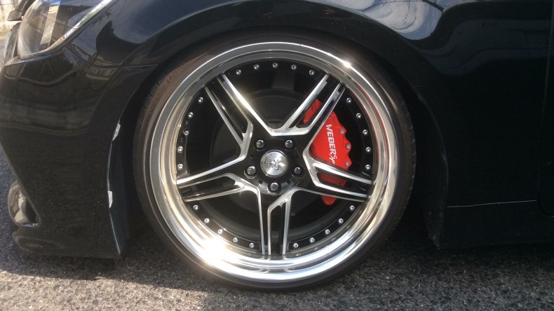 タイヤホイール前