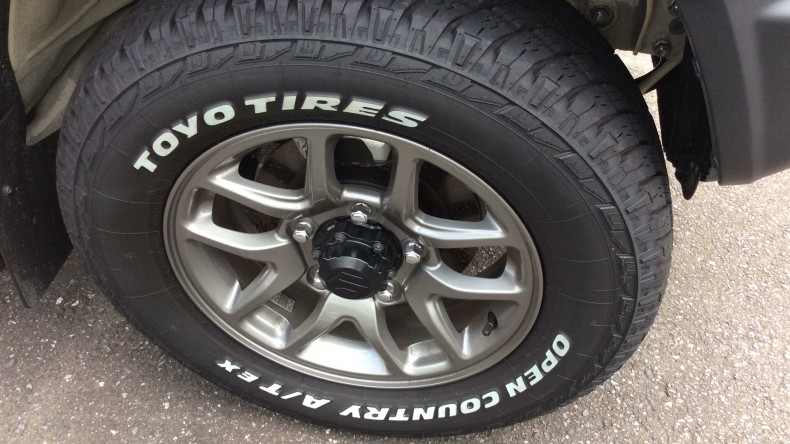 タイヤホイール前