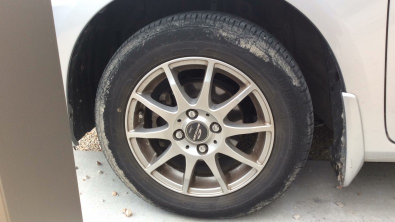 タイヤホイール前