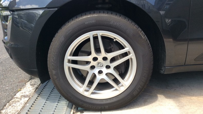 タイヤホイール前