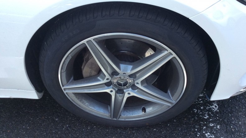 タイヤホイール前