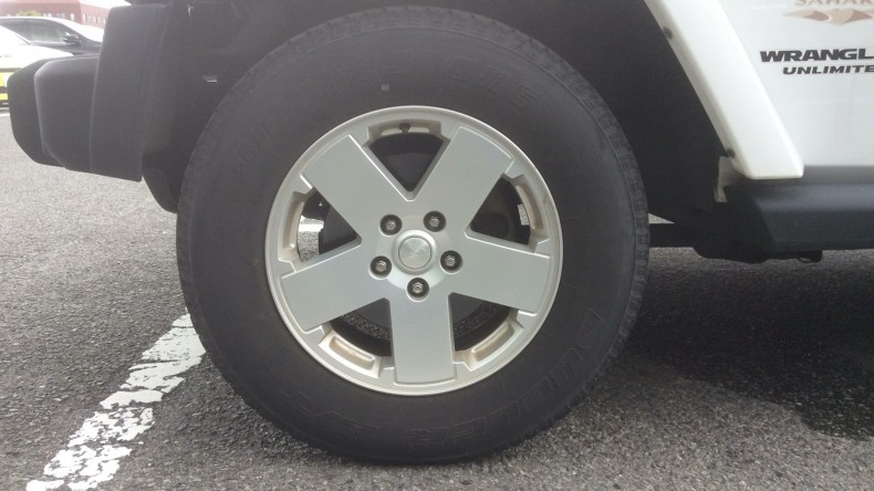 タイヤホイール前