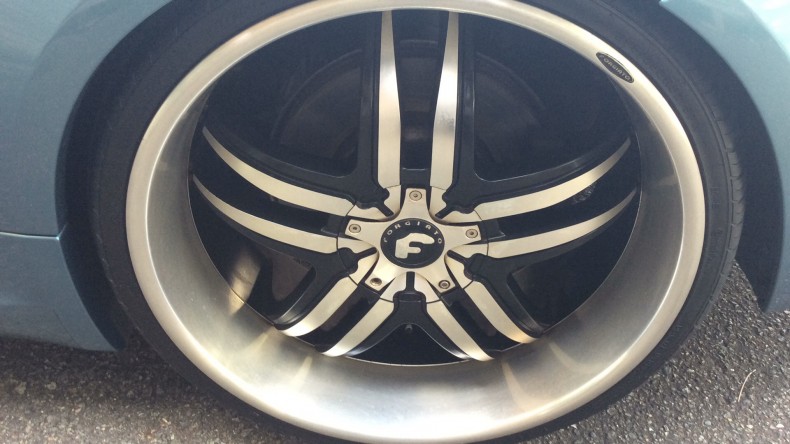 タイヤホイール前