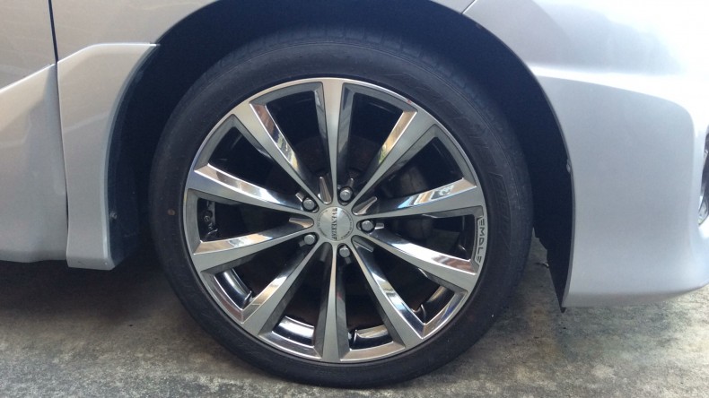 タイヤホイール前