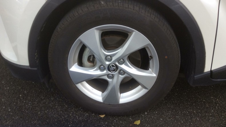 タイヤホイール前