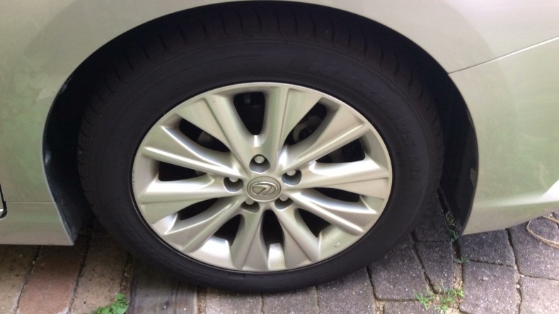 タイヤホイール前