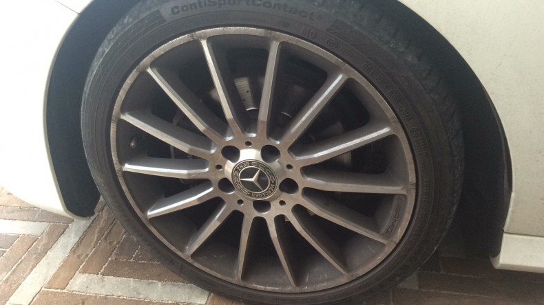 タイヤホイール前