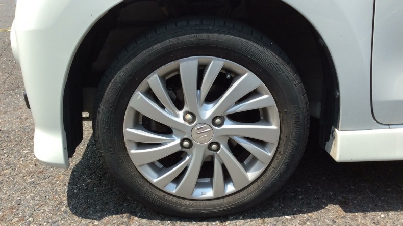 タイヤホイール前