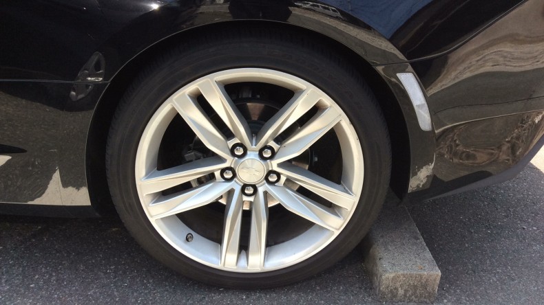 タイヤホイール前