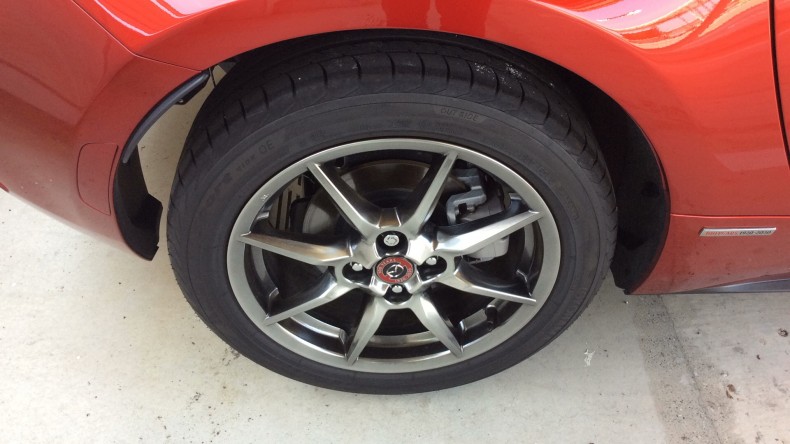 タイヤホイール前