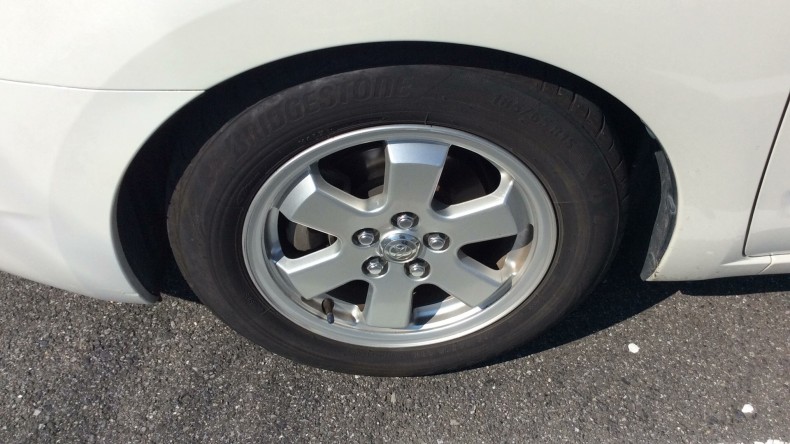 タイヤホイール前