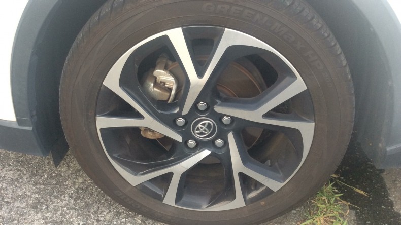 タイヤホイール前