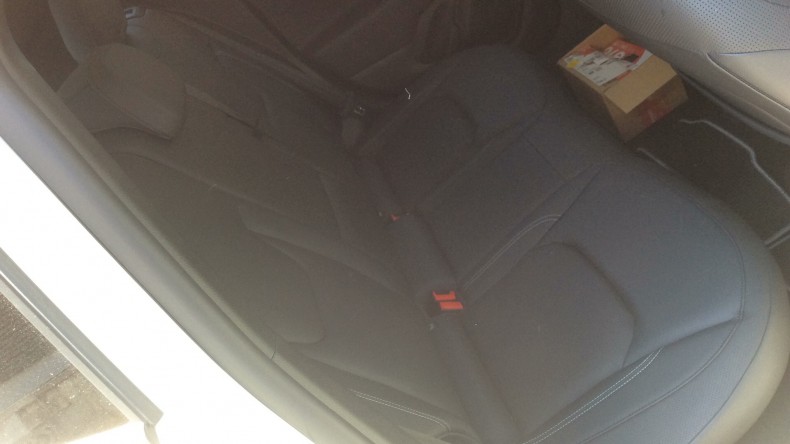 内装後方シート