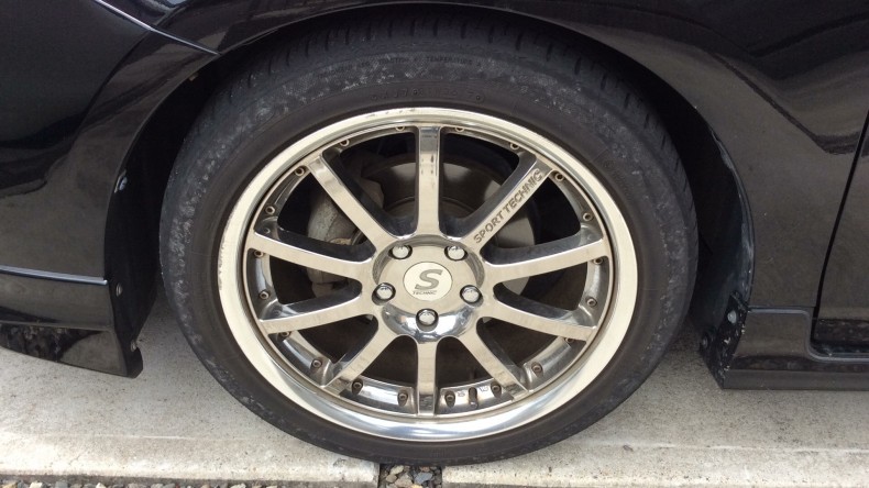 タイヤホイール前