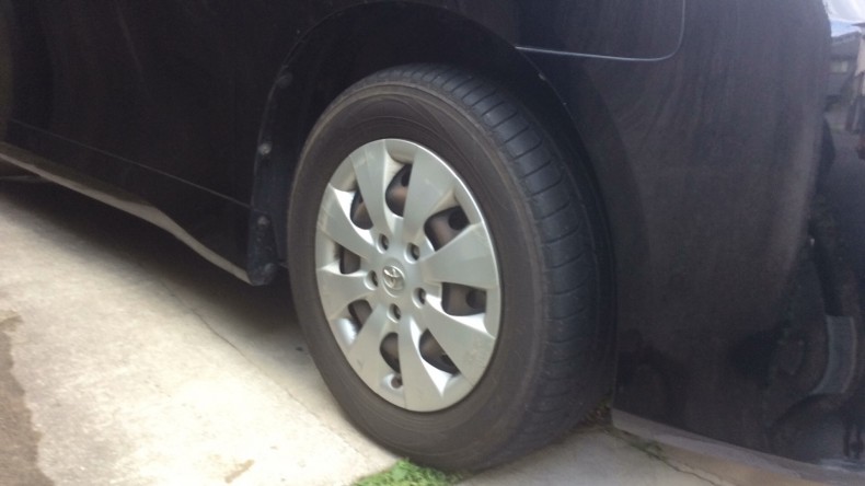 タイヤホイール前