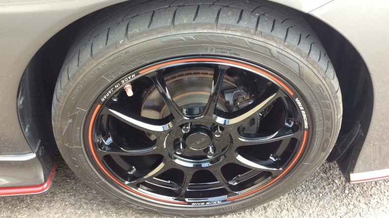 タイヤホイール前