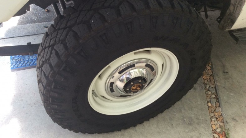 タイヤホイール前