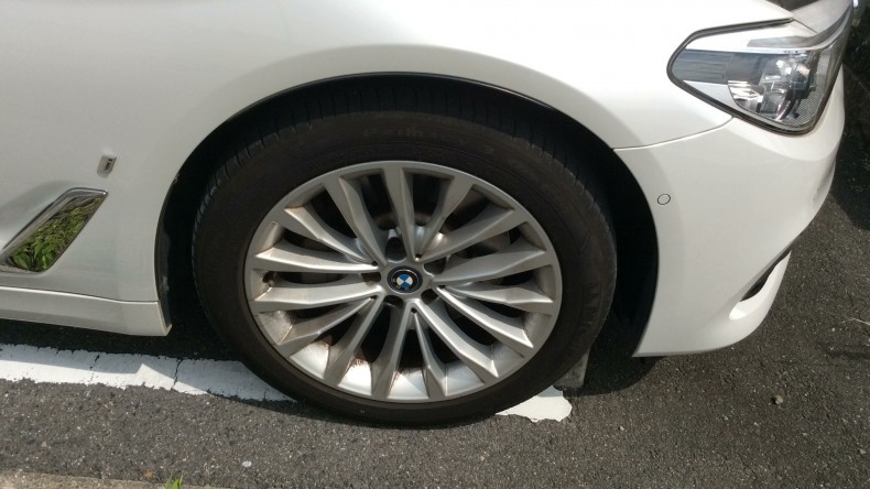 タイヤホイール前