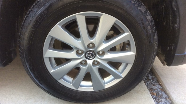 タイヤホイール前