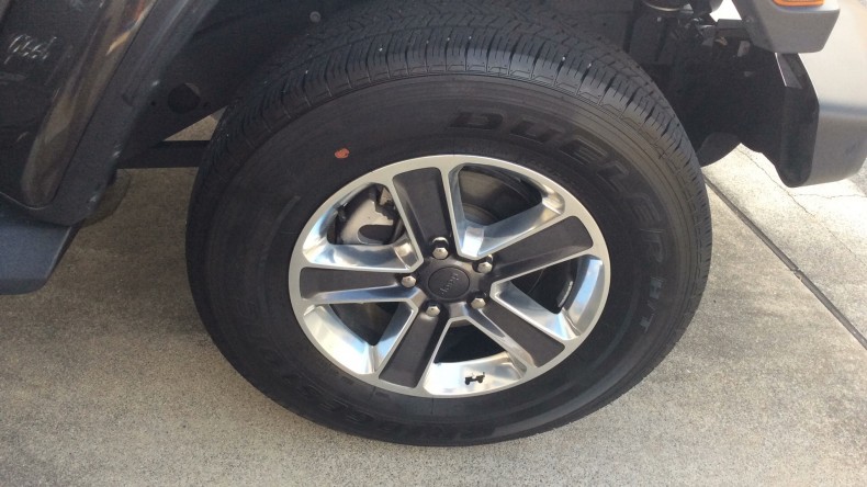 タイヤホイール前