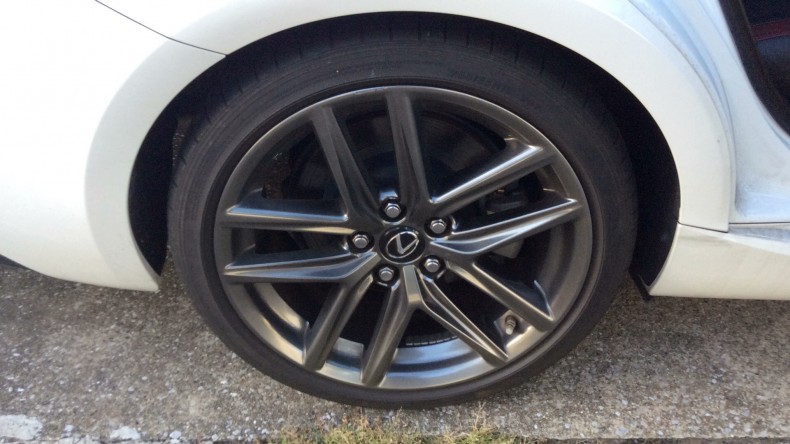 タイヤホイール前