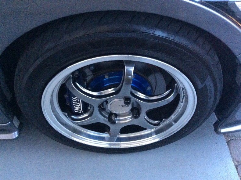 タイヤホイール前