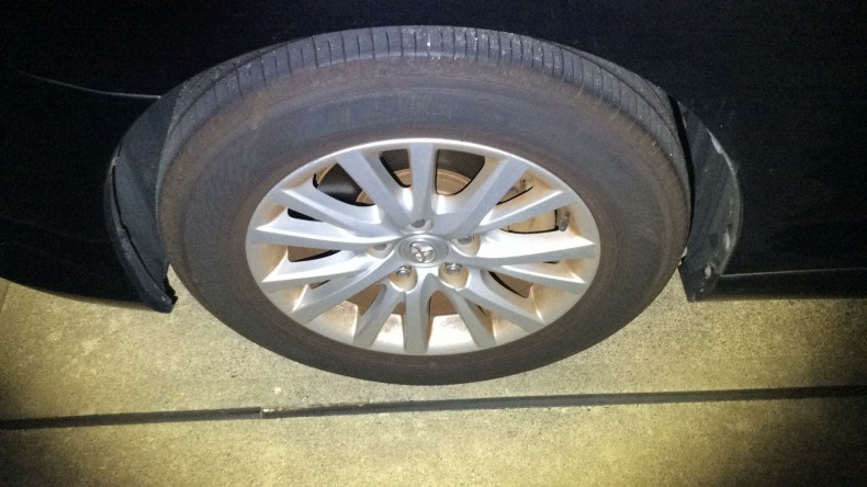 タイヤホイール前
