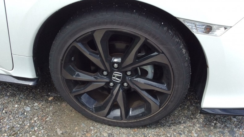 タイヤホイール前