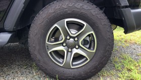 タイヤホイール前