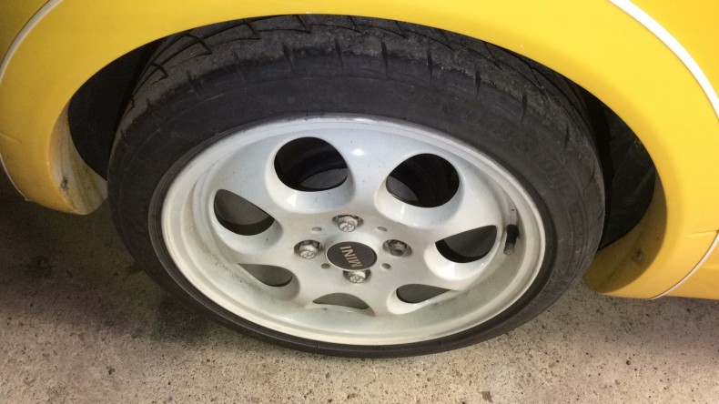 タイヤホイール前