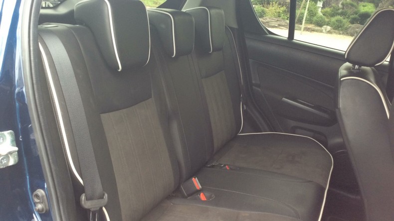 内装後方シート