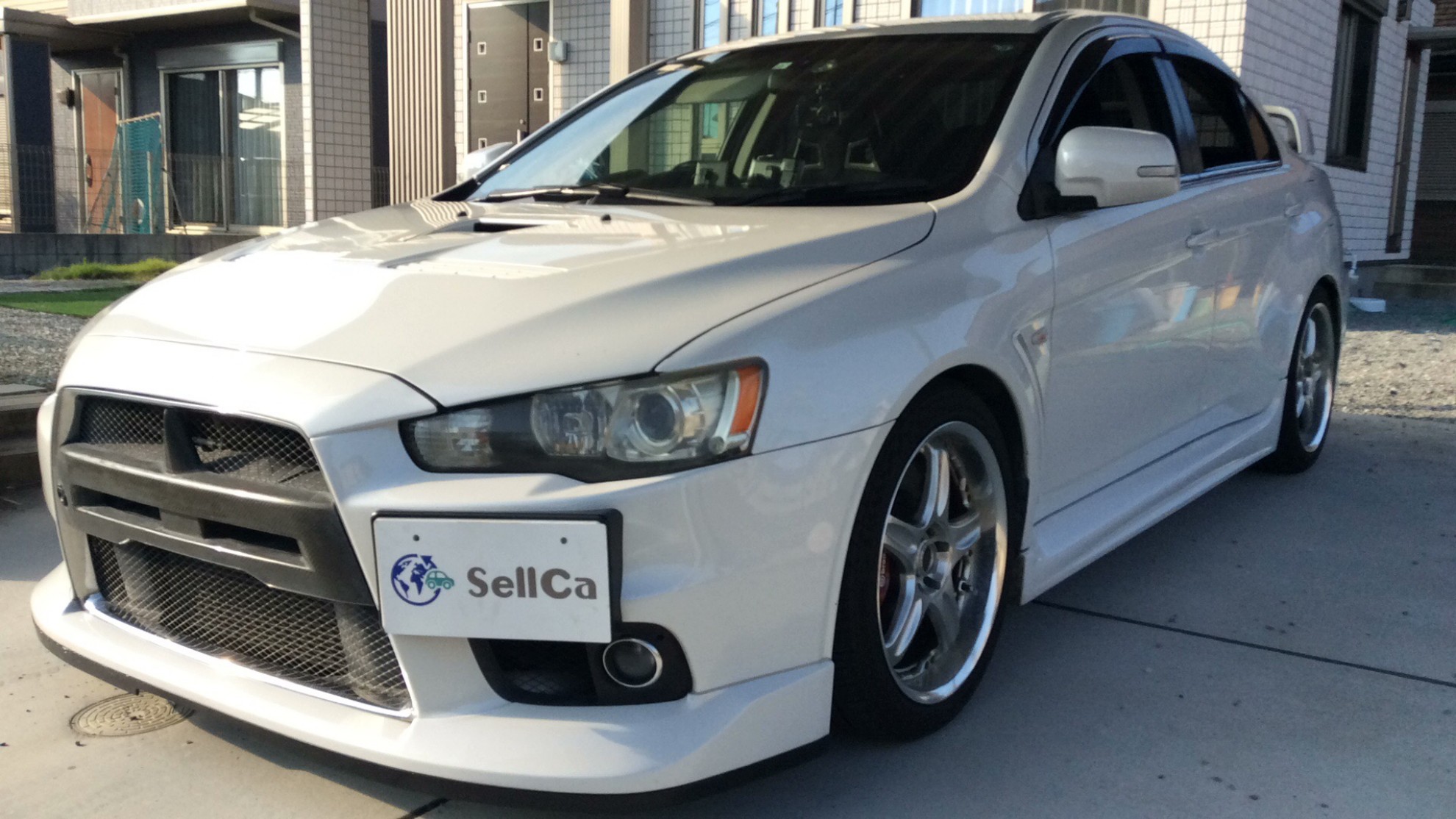 三菱　ランサーの車種サムネイル画像