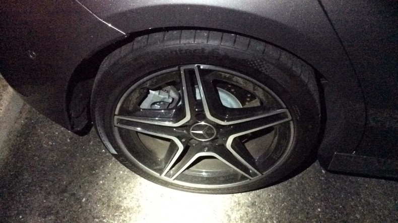 タイヤホイール前