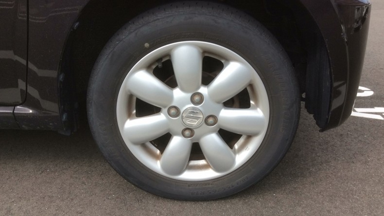 タイヤホイール前