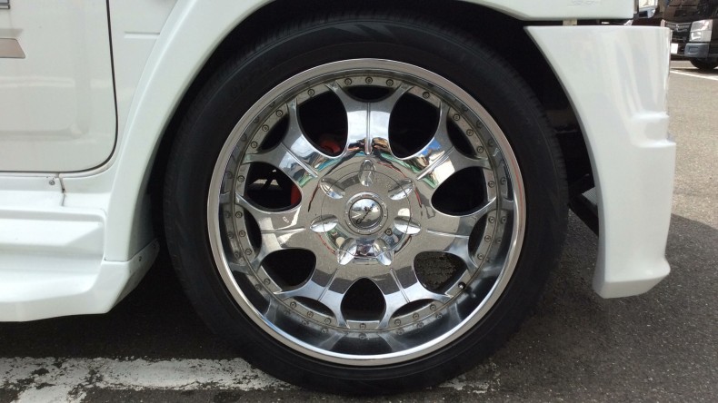 タイヤホイール前