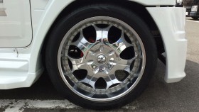 タイヤホイール前