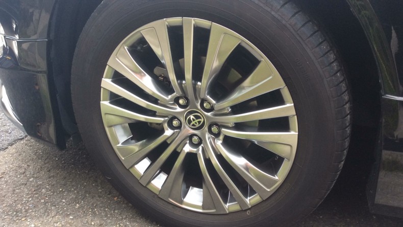 タイヤホイール前