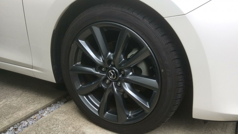 タイヤホイール前