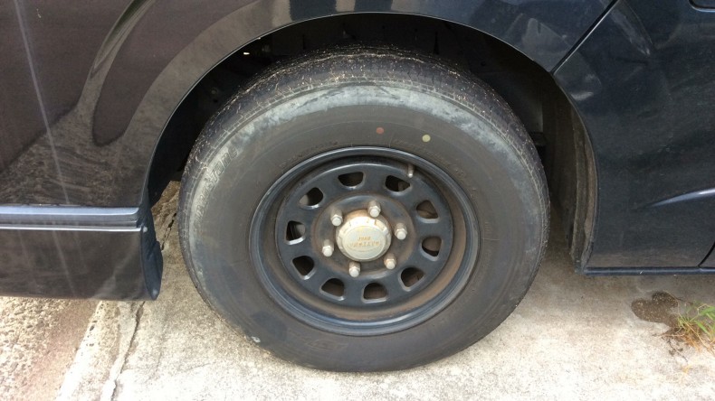 タイヤホイール前