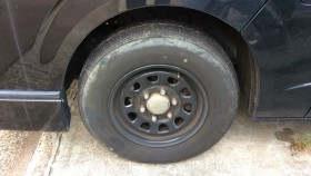 タイヤホイール前