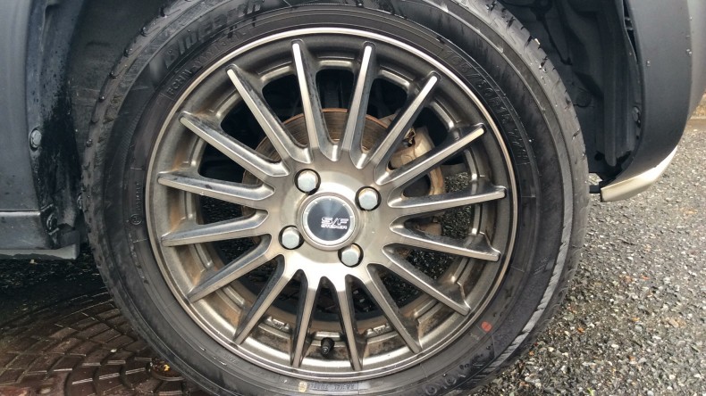 タイヤホイール前