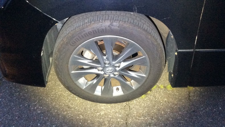 タイヤホイール前